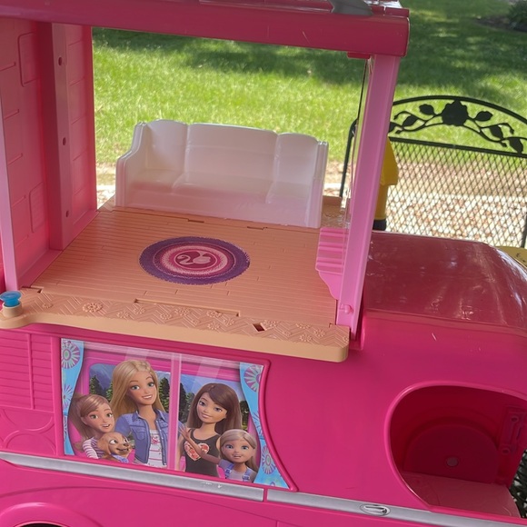 Barbie Pop-Up Camper Playset/Party Bus - Picture 7 of 10